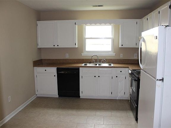 3rd image of 3825 Tiffany Ln