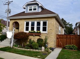 6574 W Ebinger Dr, Niles, IL 60714