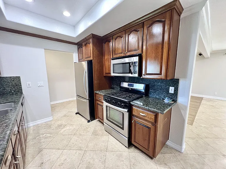 2494 Lone Oak Dr — Photo 26