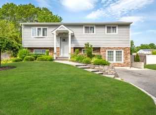 35 Nostrand Ave, Selden, NY 11784