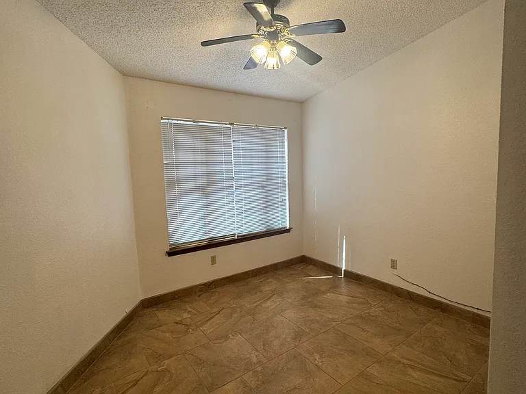1214 N Willow St — Photo 10