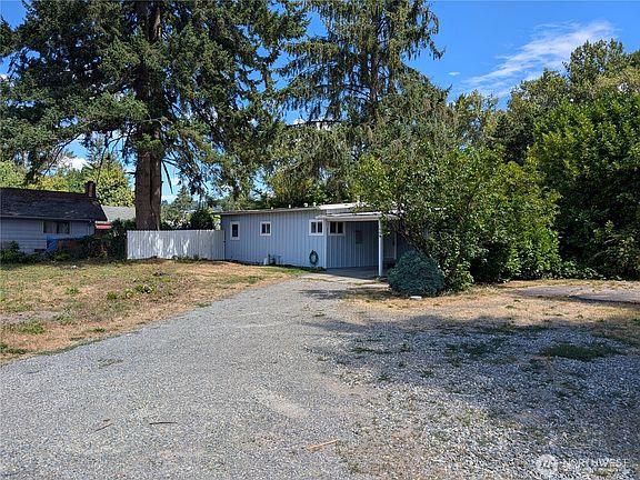 2nd image of 607 5th Street NE