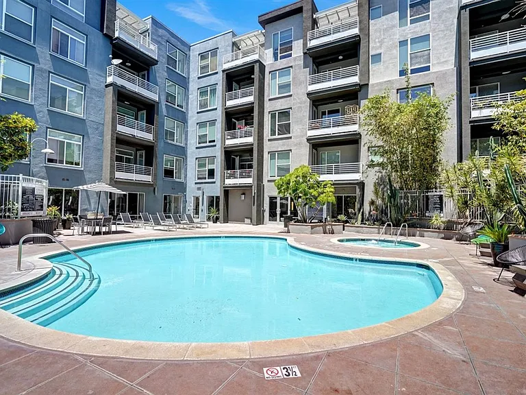 Stadium House Apartments — Photo 17