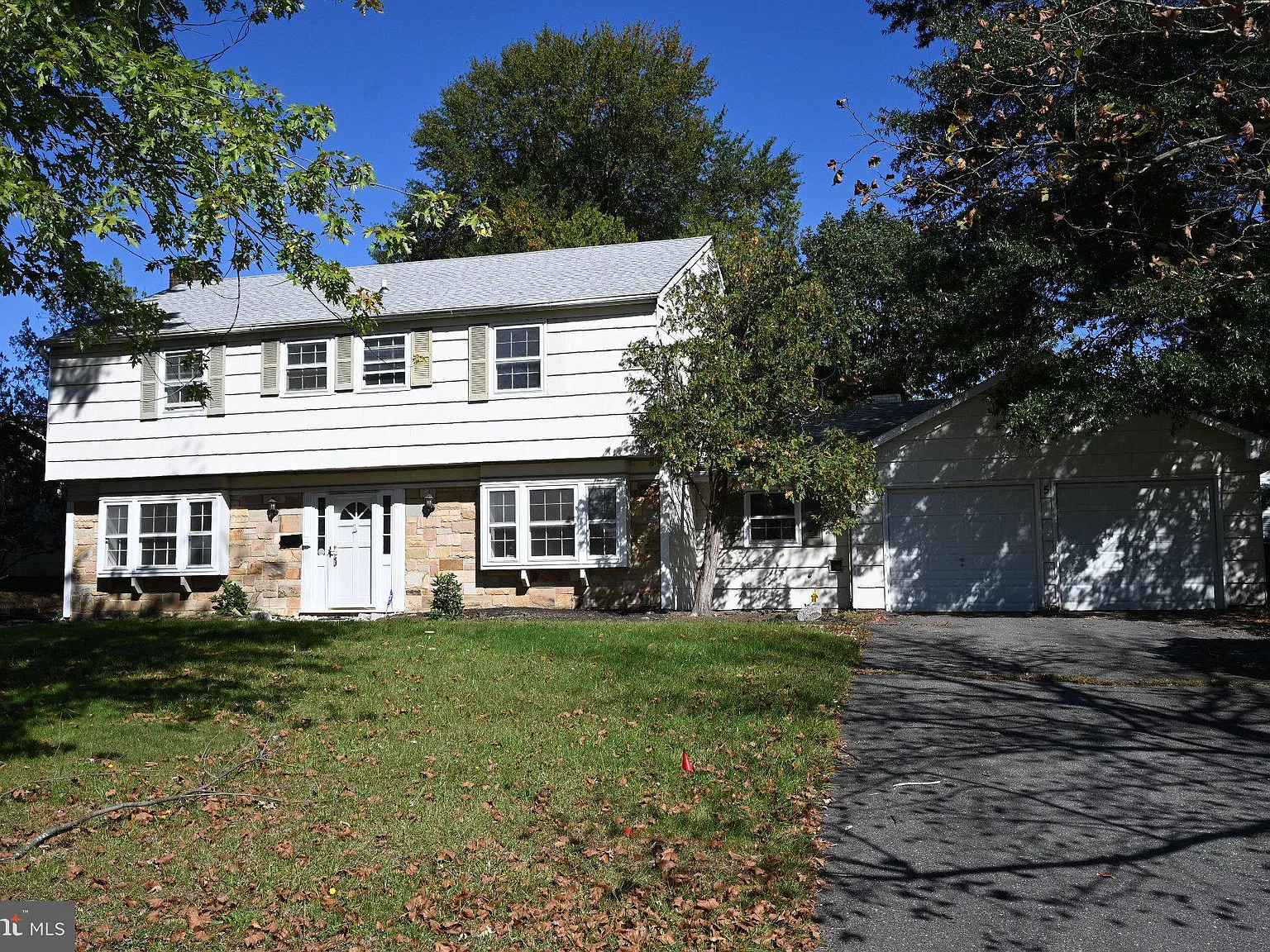 4 bed, 2.5 bath, 2213 sqft, $4,500 — Photo 1
