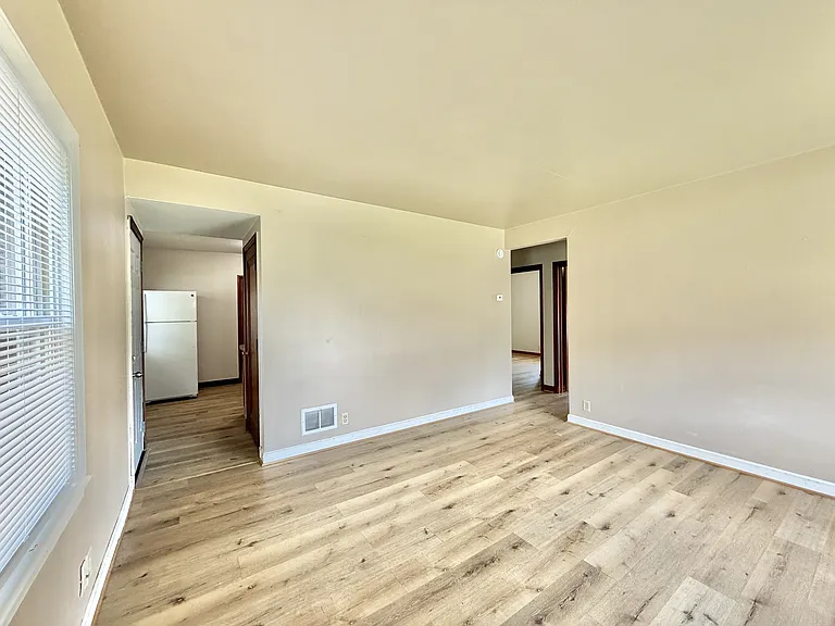 1029 McKinley Ave — Photo 5