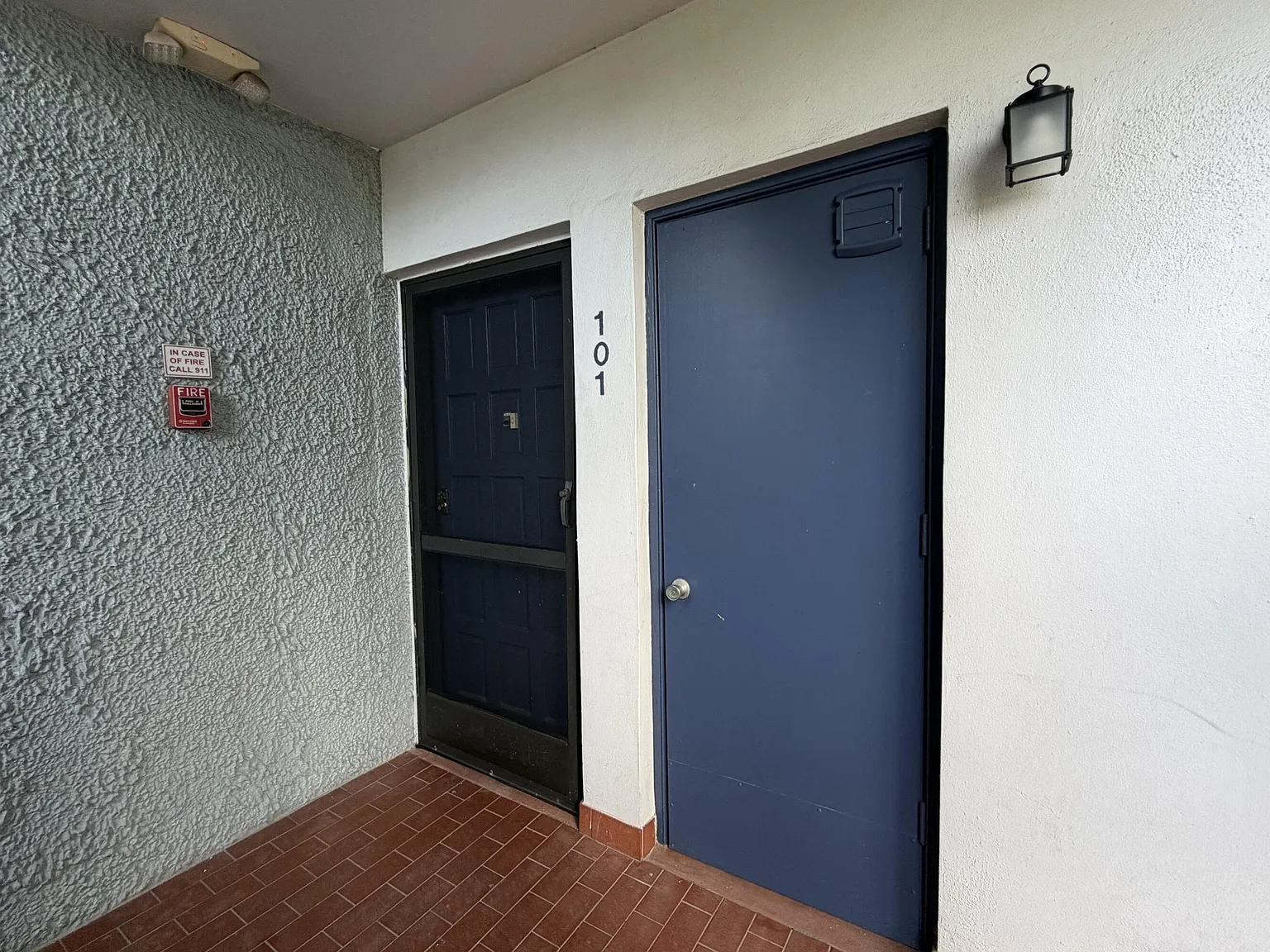 2 bed, 2.0 bath, 978 sqft, $1,900 — Photo 3