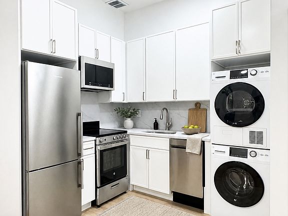 3rd image of 213 E 11th St APT B