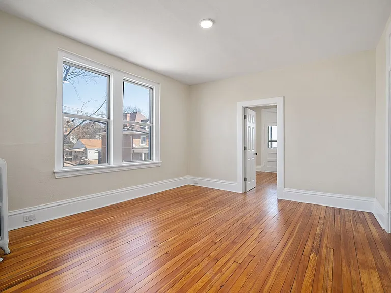 701 Brownsville Rd — Photo 4