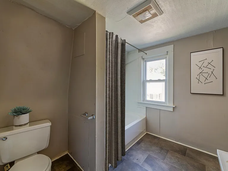 609 Bluff St — Photo 10