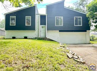 2949 SW Tutbury Town Rd, Topeka, KS 66614