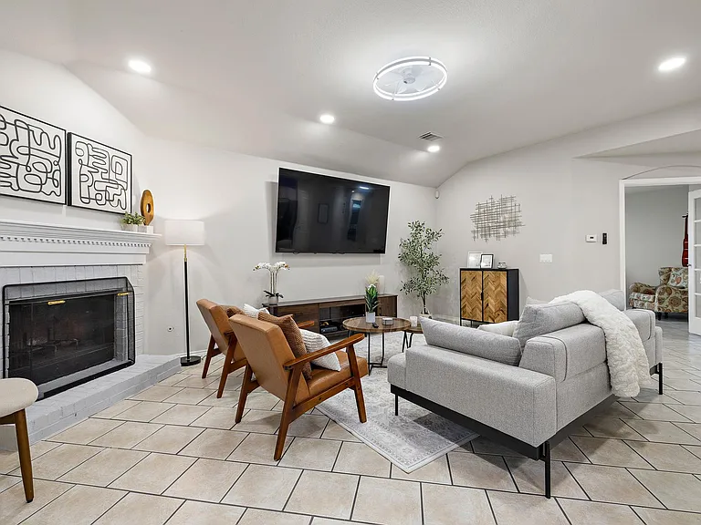 2109 Kimra Ln — Photo 1