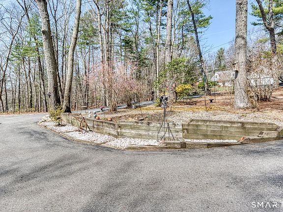 5th image of 18 Beech Mountain Road
