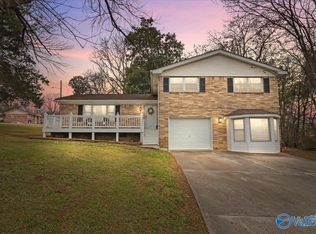 3129 Millbrook Dr NW, Huntsville, AL 35810