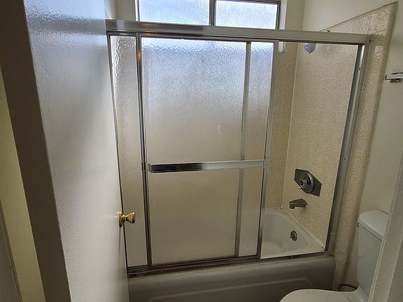 5th image of 1755 Granville Ave #5