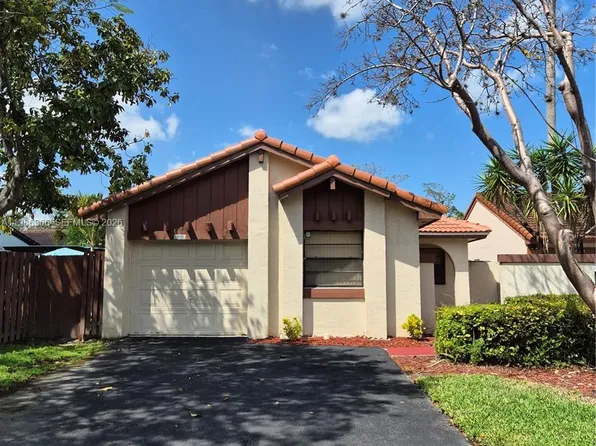 17316 NW 63rd Ave, Hialeah, FL 33015