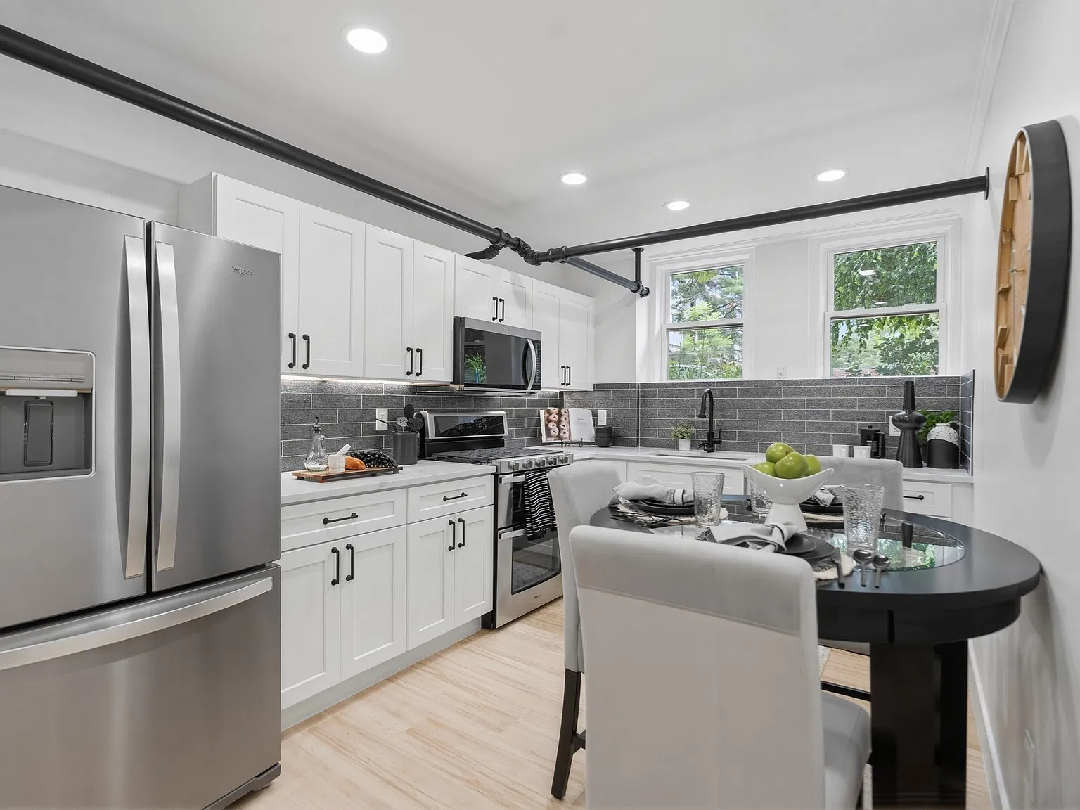 3 bed, 2.0 bath, 1335 sqft, $5,000 — Photo 1