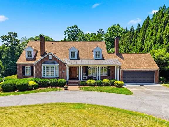 3rd image of 1013 14th Avenue Dr NW