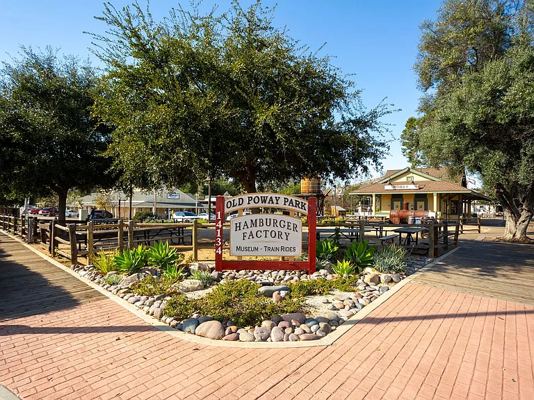 Poway Palms Apartments — Photo 13