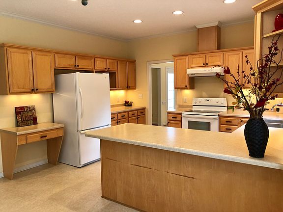 4th image of 801 Welton Cir