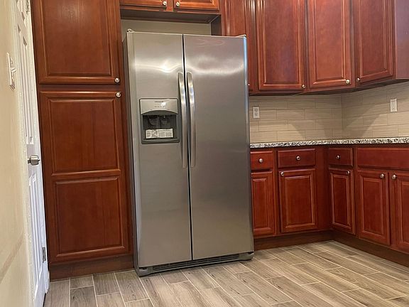 4th image of 194 Myrtle Ave Floor 1