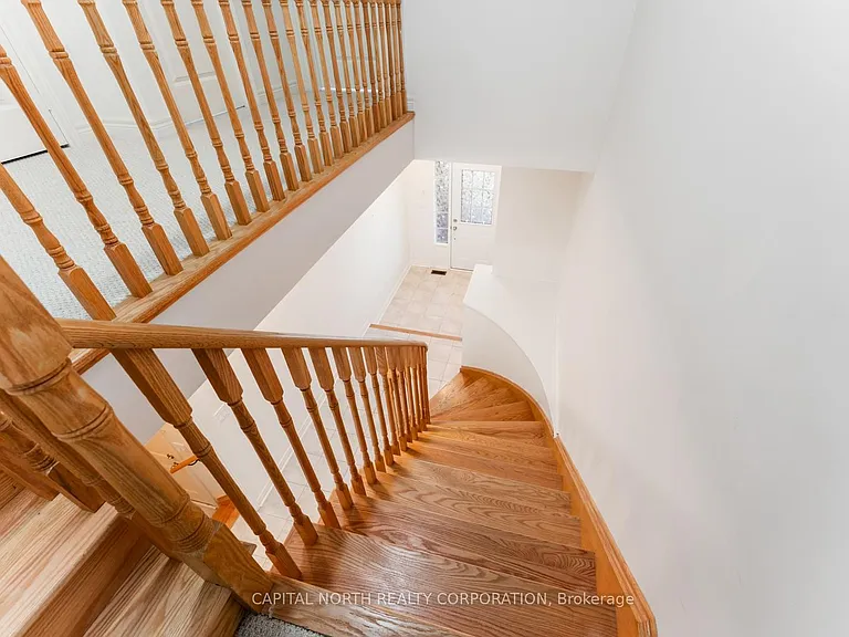 84 Fortis Cres — Photo 19
