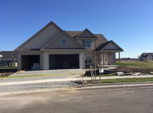 1425 Prairie Creek Blvd, Oconomowoc, WI 53066