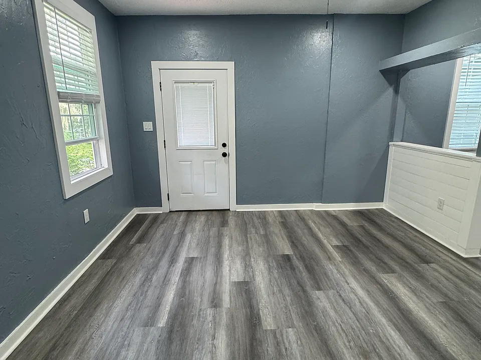 FAMILY ROOM/FRONT DOOR ENTRANCE