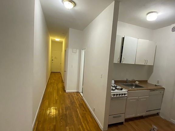 2nd image of 450 W 58th St APT 3E