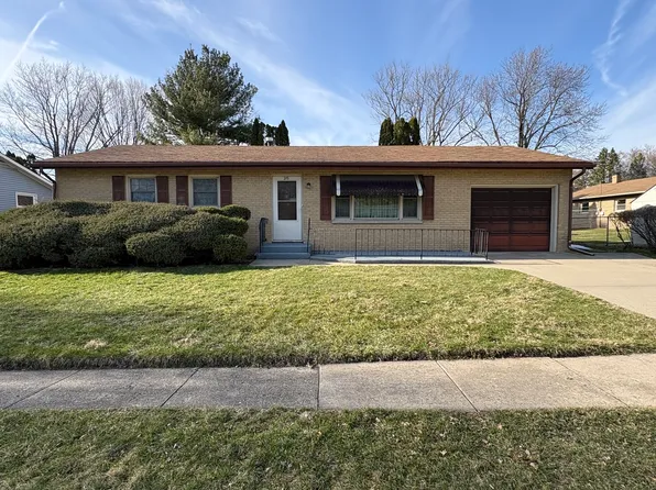 215 Phyllis Ave, Rochelle, IL 61068