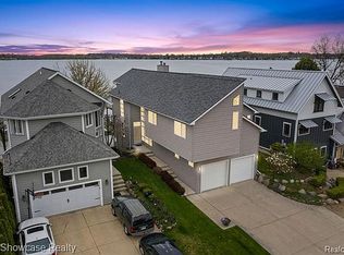 1312 E Lake Dr, Novi, MI 48377