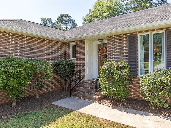 3rd image of 207 Laurel Ridge Rd