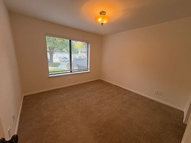 2727 Folsom St #210 — Photo 8