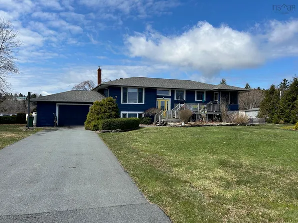 78 Fort Point Rd, Lunenburg, NS B0R 1C0