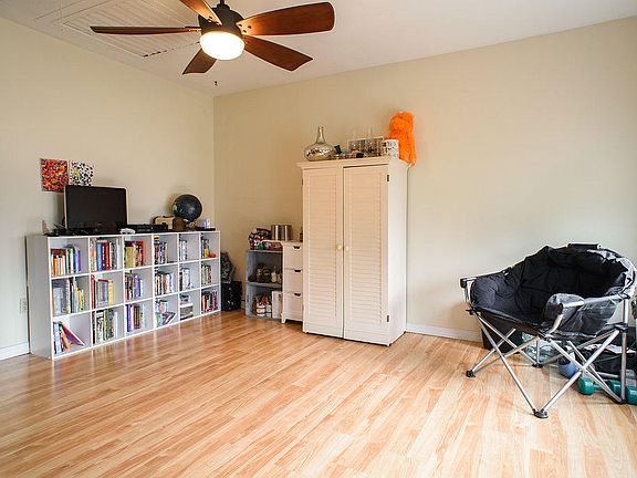 4th image of 7419 Meadowbrook Cir