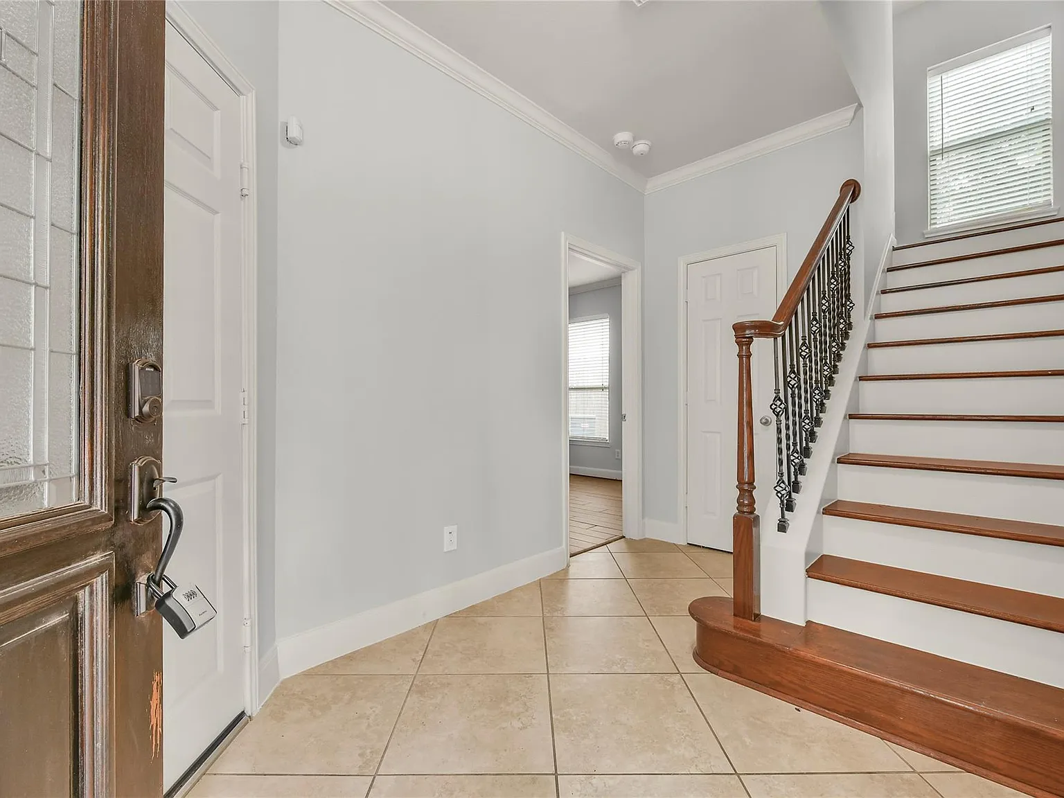 2 bed, 2.5 bath, 2028 sqft, $2,500 — Photo 2