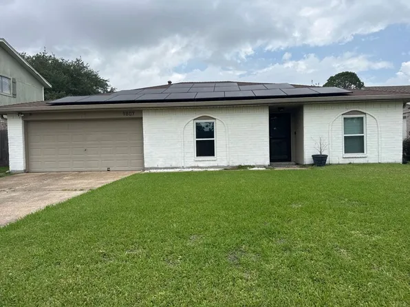 9807 Sparrow St, La Porte, TX 77571