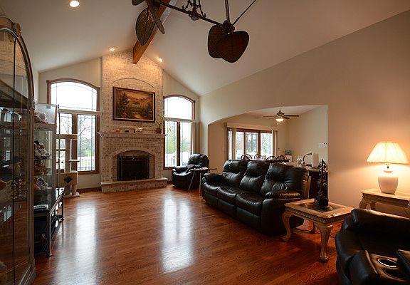 4th image of 16015 Wildwood Ln