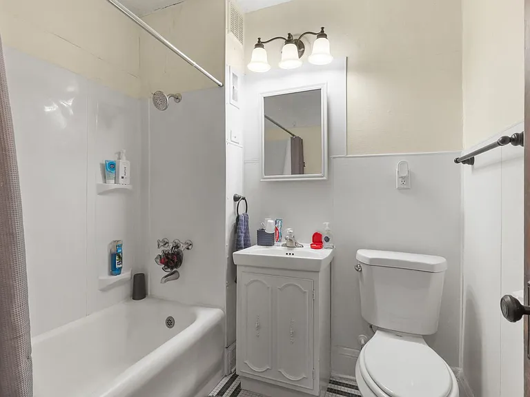 7127 W Washington St #4 — Photo 4
