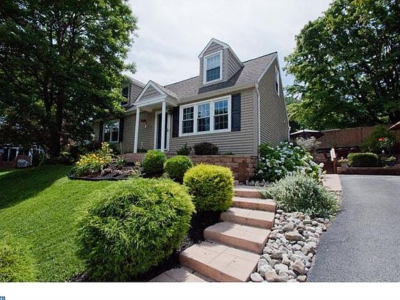 2nd image of 1308 Park View Ln