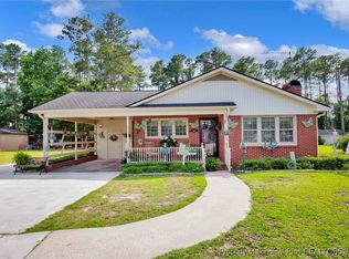 1042 E Broad St, Saint Pauls, NC 28384