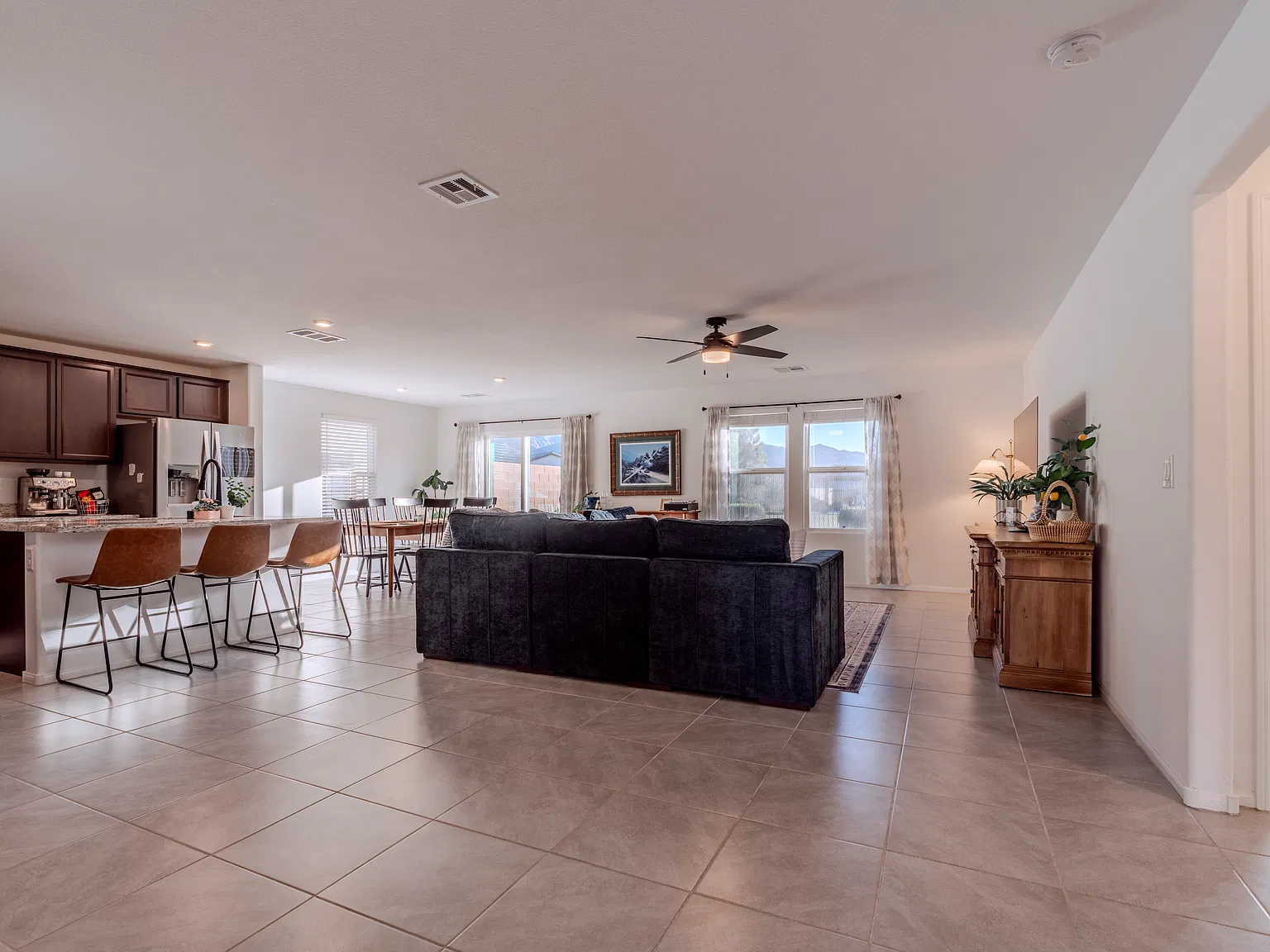 3 bed, 1760 sqft, $2,400 — Photo 2