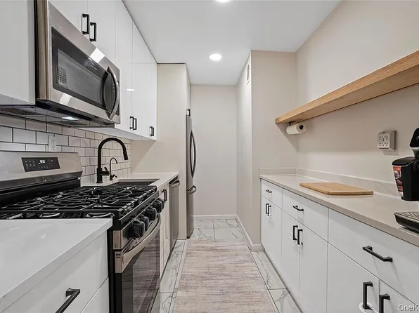 151-25 88th St #4E, Howard Beach, NY 11414