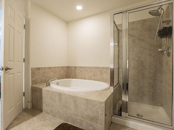 4th image of 735 Cobbler Pl #735
