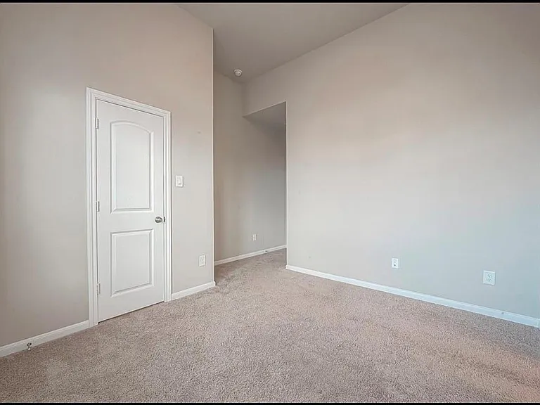 8700 Laurel Crest Dr — Photo 22