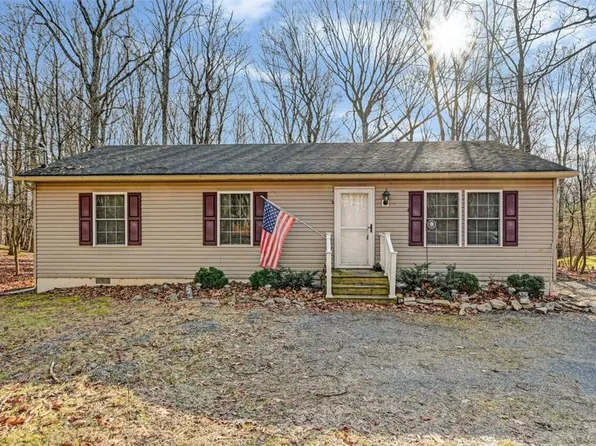 8803 Robinhood Dr, Kunkletown, PA 18058