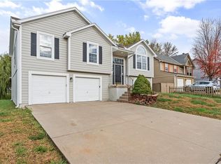 710 Berkshire Dr, Belton, MO 64012