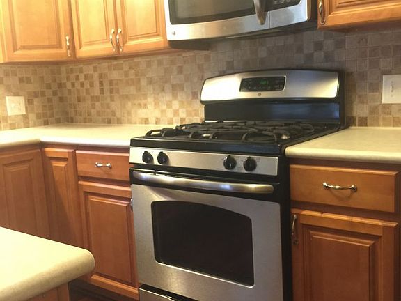4th image of 1043 Farnsworth Ave SE