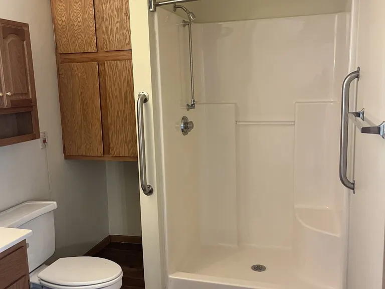550 College Ave — Photo 8