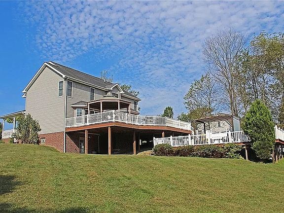 3rd image of 110 Willow Springs Dr