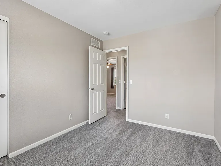 16013 Robin Dr — Photo 16